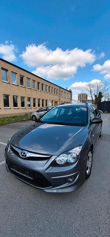 Gebraucht Hyundai i30 110 PS (80 kW) 2012 Grau Kombi