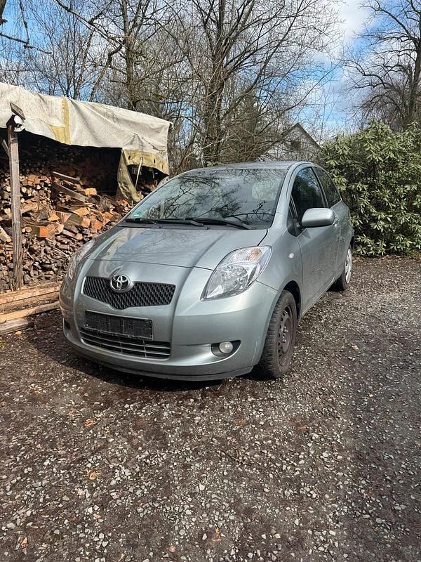 Gebraucht Toyota Yaris 101 PS (74 kW) 2006 Grau Kleinwagen