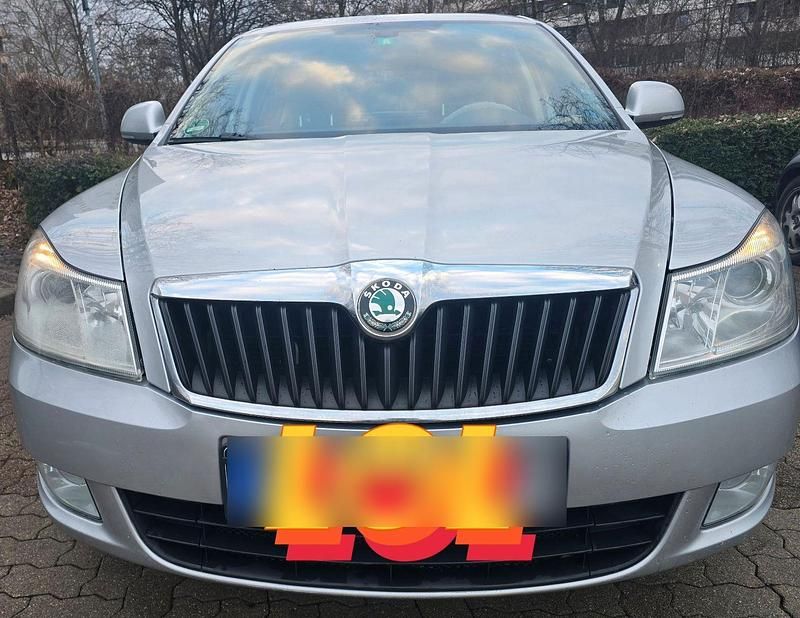 Gebraucht Skoda Octavia Family 122 PS (89 kW) 2012 Silber Limousine