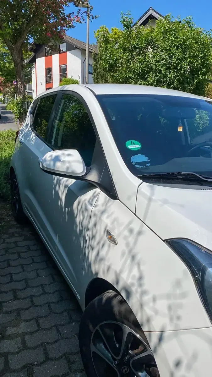 Gebraucht Hyundai i10 49 PS (36 kW) 2017 Weiß Kleinwagen