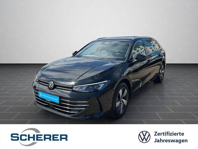 Grenadillschwarz metallic (metallic) Gebraucht 2024 VW Passat IQ Drive Kombi | 33.300 € (Guter Preis) - Bild 1/4