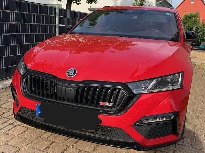 Rot Gebraucht 2022 Skoda Octavia RS Kombi | 33.900 € (Fairer Preis) - Bild 1/4