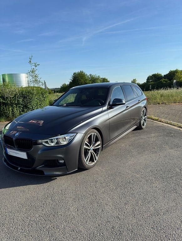 Schwarz Gebraucht 2016 BMW 335 Shadowline Kombi | 26.500 € (Fairer Preis) - Bild 1/4