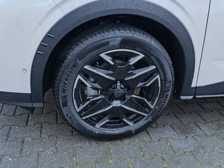 Neu Peugeot 5008 GT 136 PS (100 kW) 2025 Weiss SUV