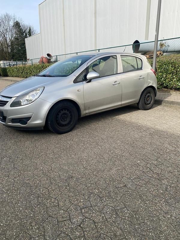 Gebraucht Opel Corsa 80 PS (58 kW) 2009 Silber Kleinwagen