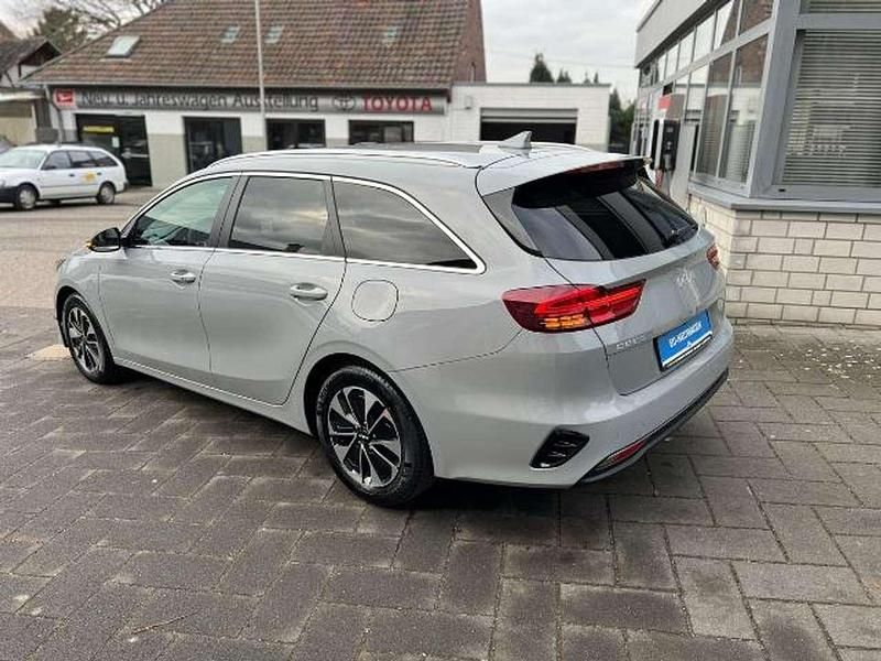 Neu Kia Ceed 101 PS (74 kW) 2025 Grau Kleinwagen