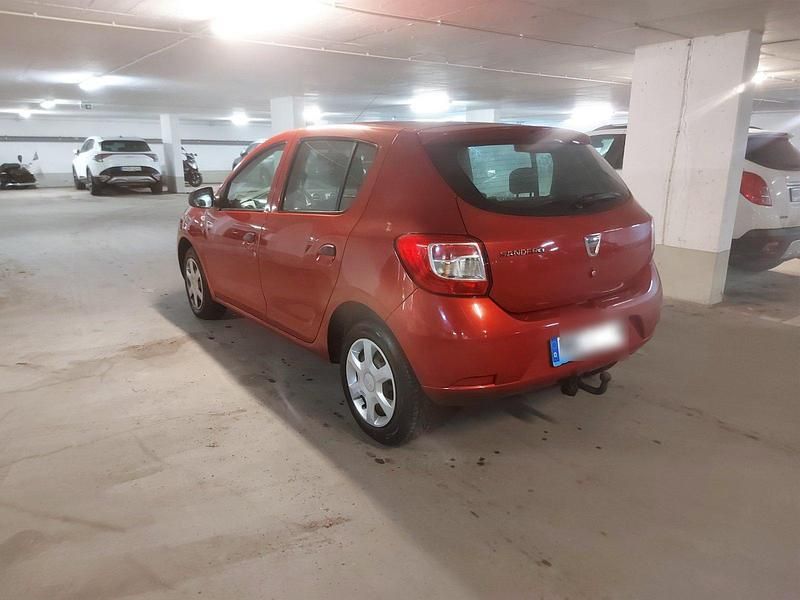 Gebraucht Dacia Sandero 75 PS (55 kW) 2013 Rot Limousine