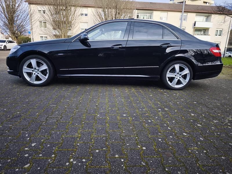 Gebraucht Mercedes E300 231 PS (169 kW) 2012 Schwarz Limousine