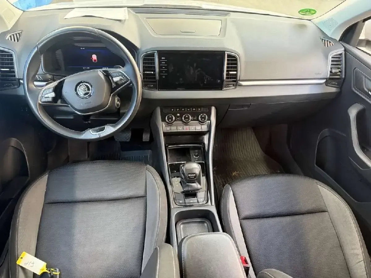 Gebraucht Skoda Karoq Tour 150 PS (110 kW) 2023 Weiß SUV