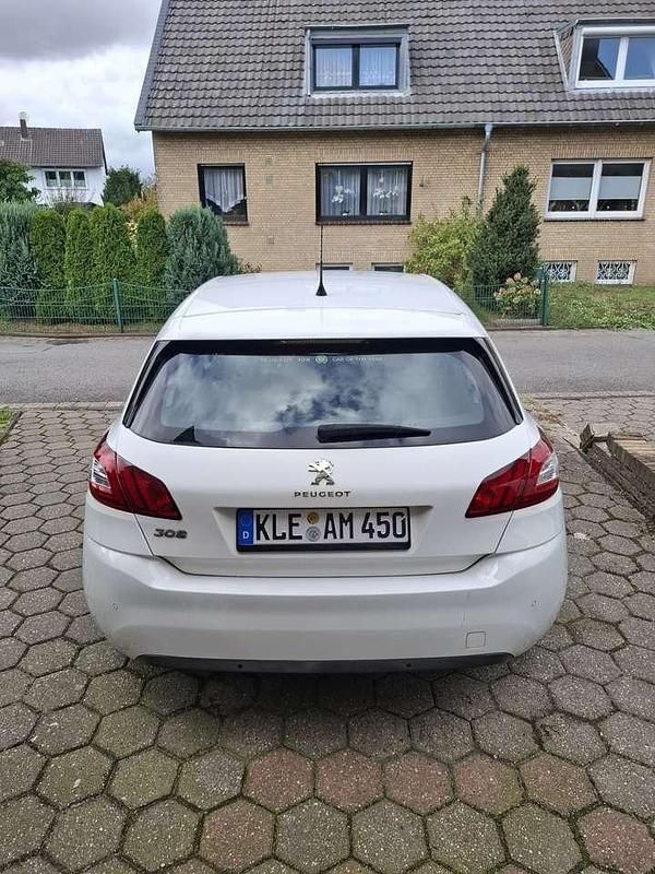 Weiß Gebraucht 2014 Peugeot 308 Active Kleinwagen | 5.800 € (Fairer Preis) - Bild 1/4