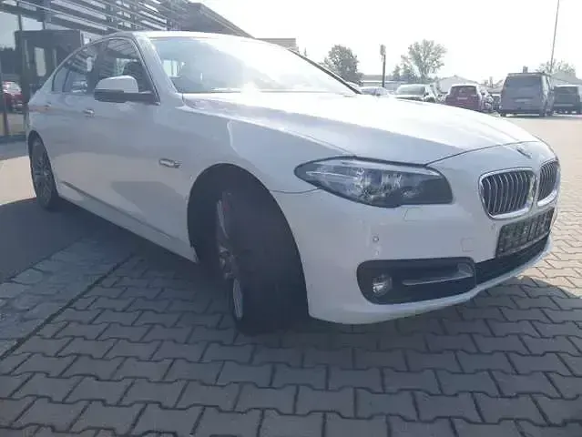 Gebraucht BMW 530 Performance 258 PS (189 kW) 2016 Alpinweiss iii Limousine