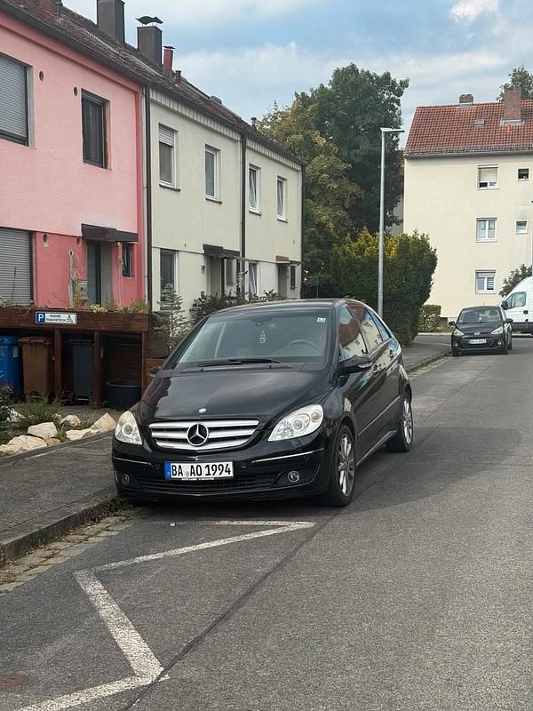 Schwarz Gebraucht 2007 Mercedes B180 Van / Kleinbus | 2.650 € (Fairer Preis) - Bild 1/4