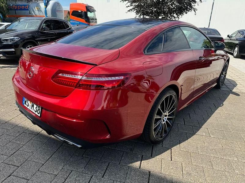 Gebraucht Mercedes E400 AMG line 333 PS (244 kW) 2018 Rot Coupé