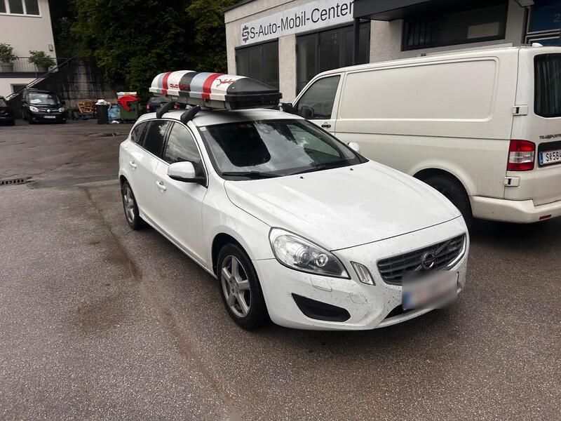 Weiß Gebraucht 2011 Volvo V60 Kombi | 5.500 € - Bild 1/2