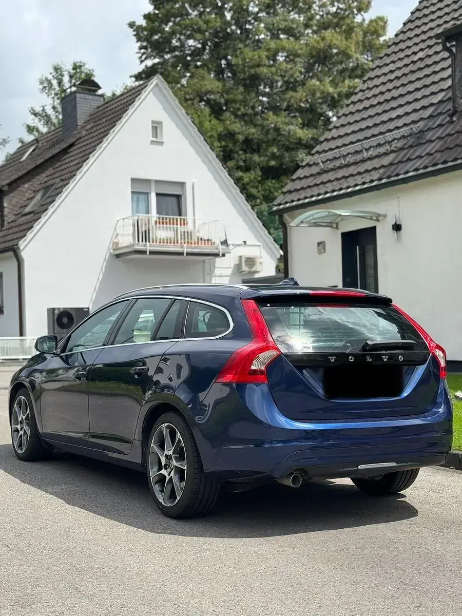 Gebraucht Volvo V60 Ocean Race 136 PS (100 kW) 2015 Blau Kombi