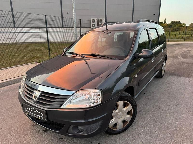 Grau Gebraucht 2009 Dacia Logan MCV Lauréate Kombi | 2.599 € (Guter Preis) - Bild 1/4