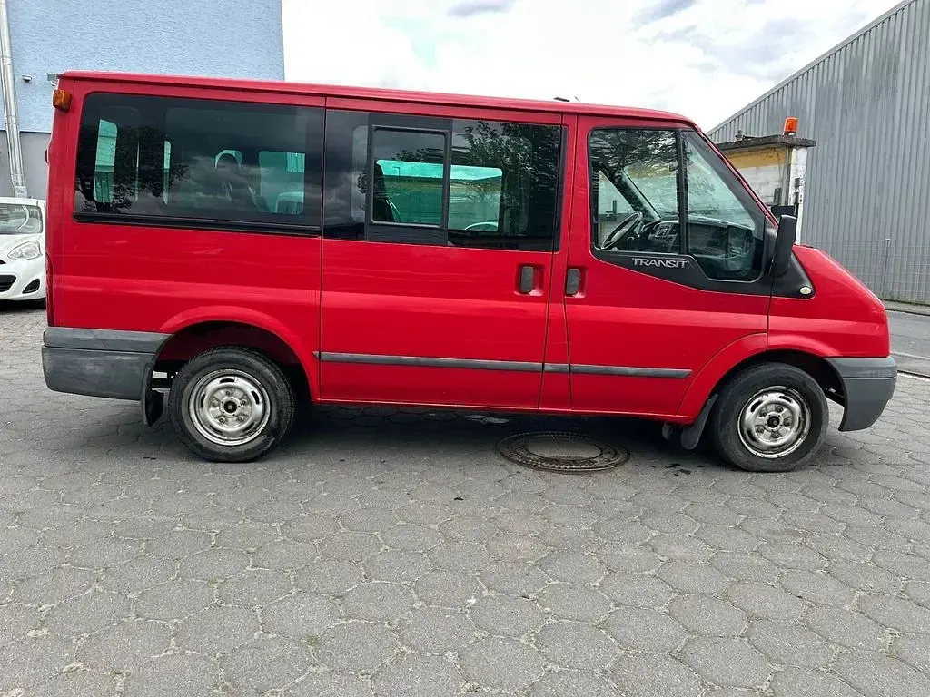 Używany Ford Transit 86 KM (63 kW) 2011 Czerwony Kombi