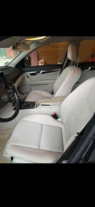 Gebraucht Mercedes C220 170 PS (125 kW) 2011 Blau Kombi