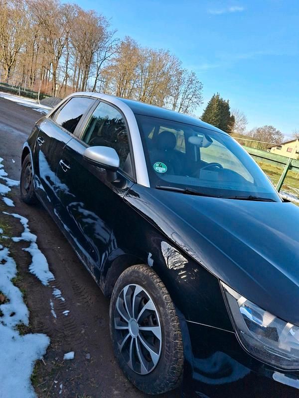 Second-hand Audi A1 105 CP (77 kW) 2013 Negru Hatchback