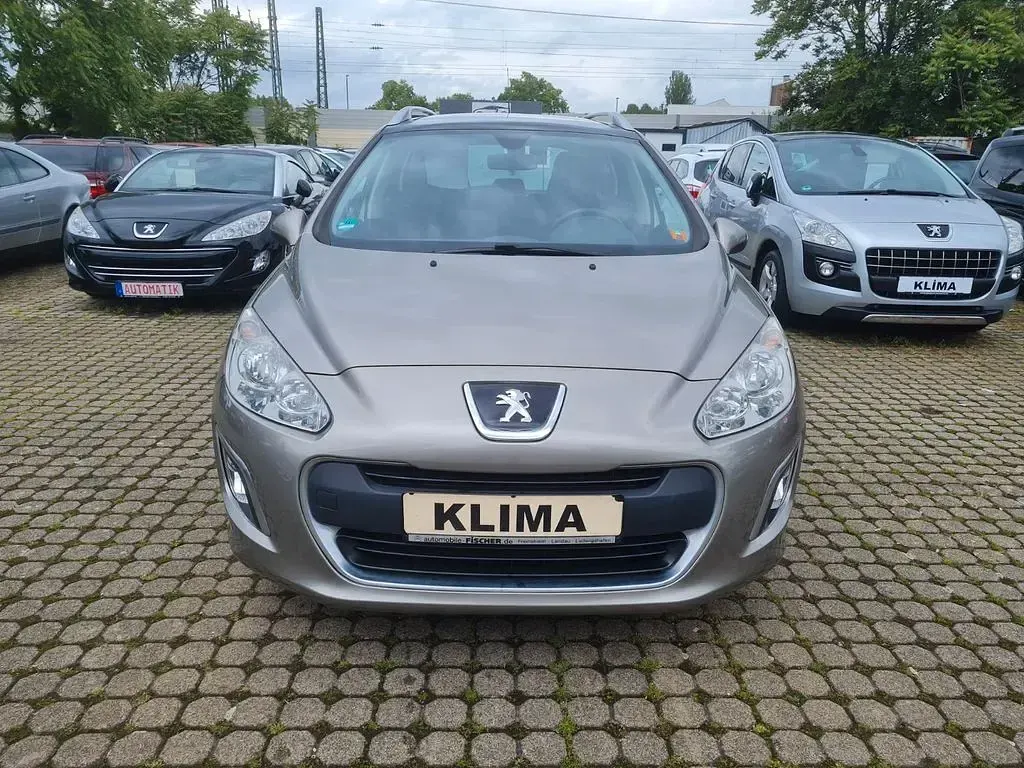 Gebraucht Peugeot 308 SW Access 98 PS (72 kW) 2011 Gold Kombi