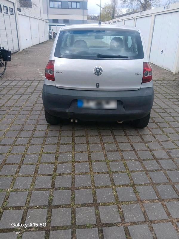 Usado VW Fox 70 HP (51 kW) 2010 Prateado Citadino