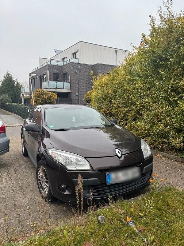 Braun Gebraucht 2012 Renault Mégane Limousine | 3.500 € (Guter Preis) - Bild 1/4