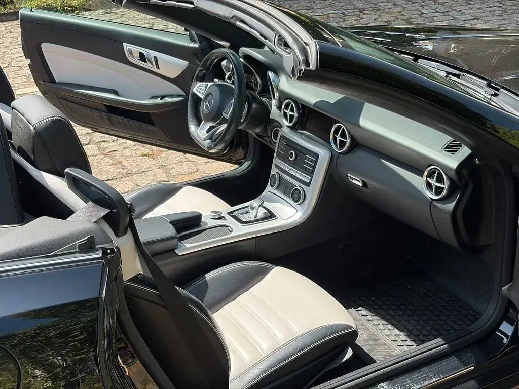 Gebraucht Mercedes SLC200 AMG line 184 PS (135 kW) 2016 Schwarz Cabrio