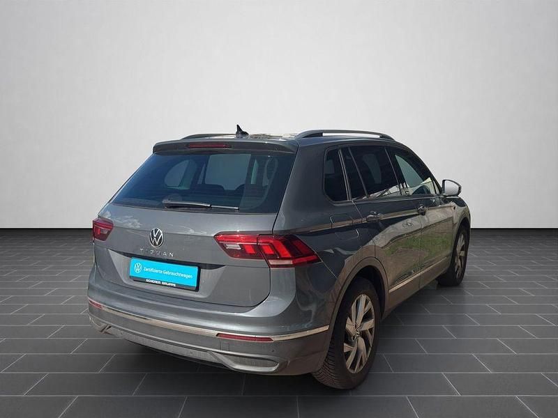Gebraucht VW Tiguan Active 150 PS (110 kW) 2022 Delfingrau metallic (metallic) SUV