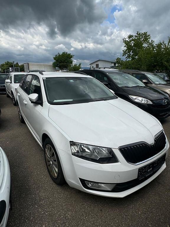Weiß Gebraucht 2013 Skoda Octavia Ambition Kombi | 4.499 € (Fairer Preis) - Bild 1/4