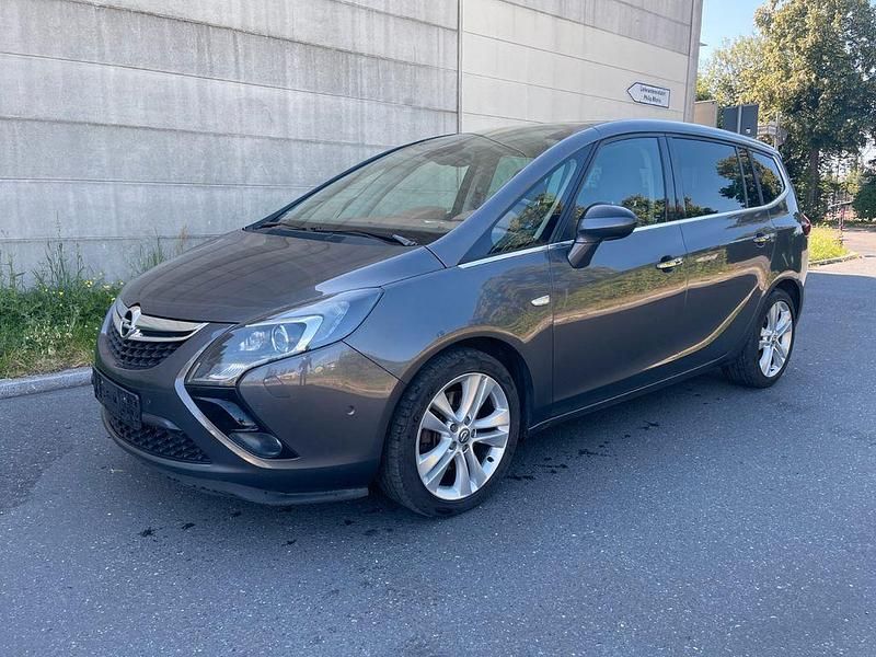 Grau Gebraucht 2013 Opel Zafira Tourer Innovation Van / Kleinbus | 6.499 € (Fairer Preis) - Bild 1/4
