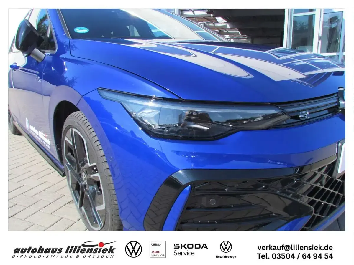Gebraucht VW Golf VIII R-line 204 PS (150 kW) 2025 Blau Kombi