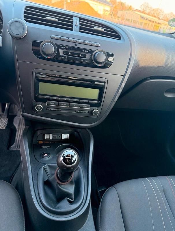 Second-hand Seat Leon 105 CP (77 kW) 2012 Gri Break