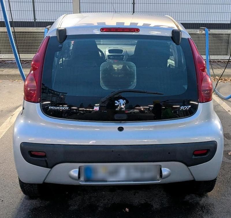 Gebraucht Peugeot 107 68 PS (50 kW) 2010 Silber Kleinwagen