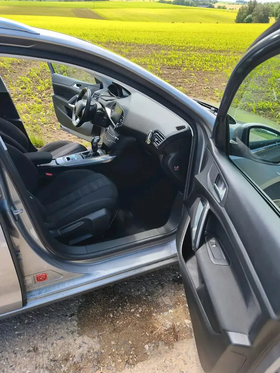 Gebraucht Peugeot 308 SW 131 PS (96 kW) 2015 Silber Kombi