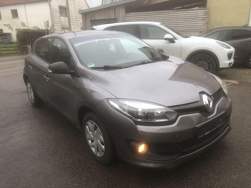 Grau Gebraucht 2015 Renault Mégane III Authentique Limousine | 5.940 € (Guter Preis) - Bild 1/4