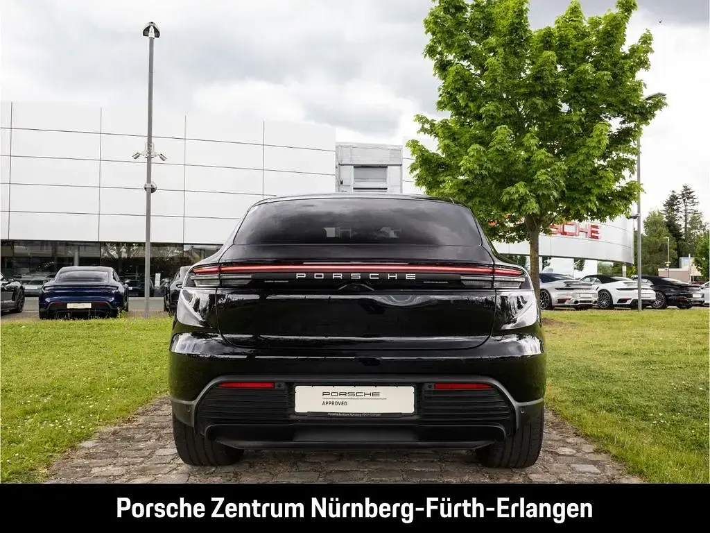 Gebraucht Porsche Macan 264 kW (360 PS) 2025 Tiefschwarzmetallic SUV