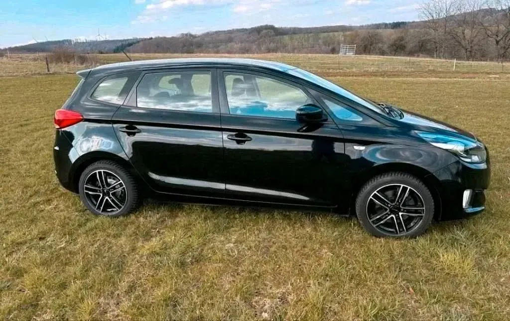 Gebraucht Kia Carens 136 PS (100 kW) 2015 Schwarz Van / Kleinbus