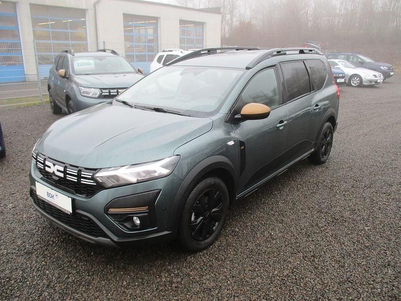 Gebraucht Dacia Jogger Extreme 110 PS (80 kW) 2025 Grün Van / Kleinbus