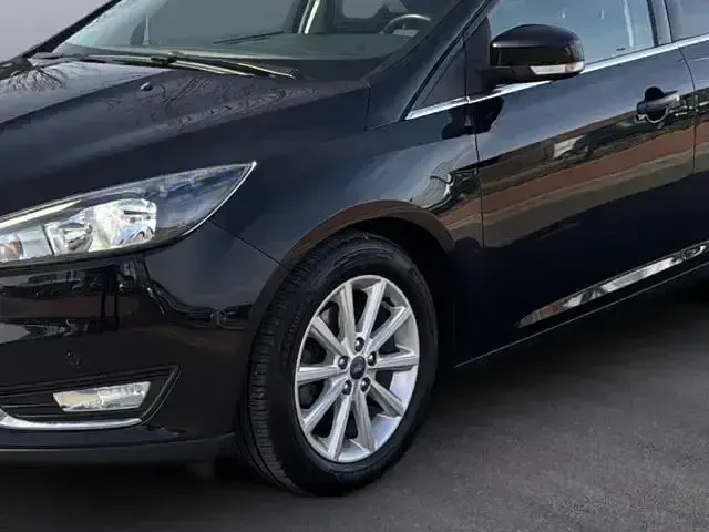 Gebraucht Ford Focus Titanium 125 PS (91 kW) 2015 Schwarz Limousine