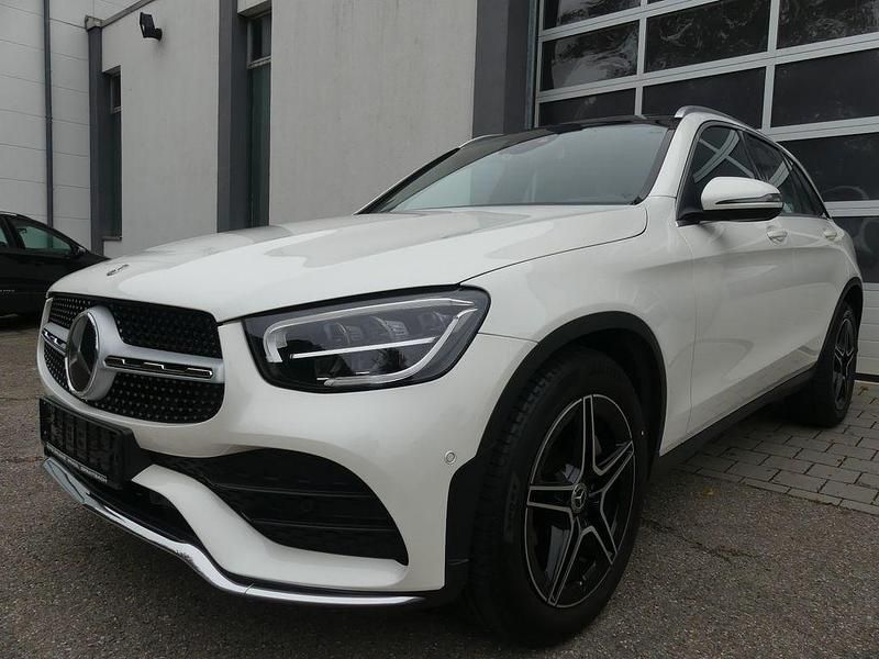 Weiß Gebraucht 2019 Mercedes GLC200 AMG line SUV | 35.900 € (Superpreis) - Bild 1/4