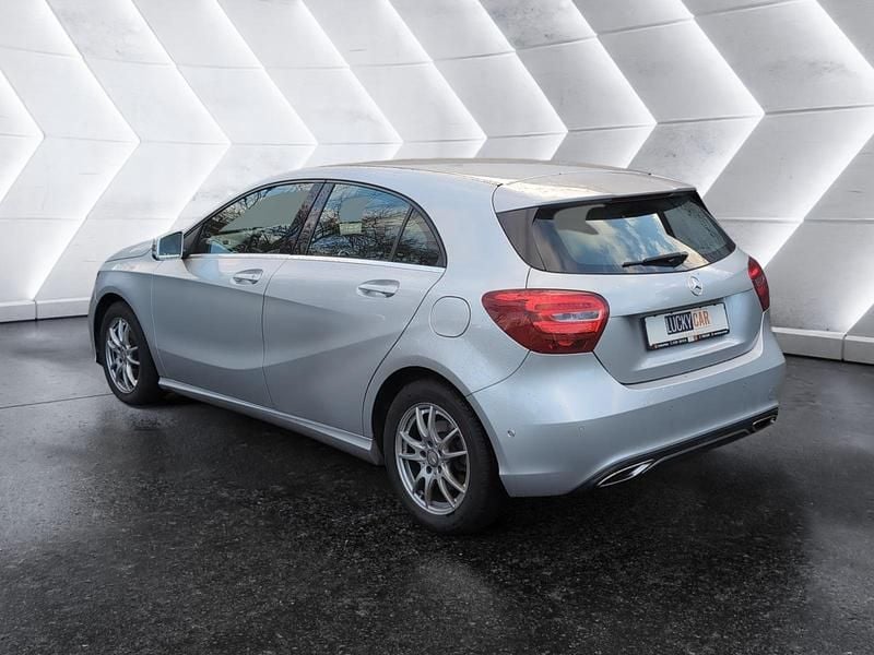 Gebraucht Mercedes A180 122 PS (89 kW) 2016 Polarsilber  metalliclack Limousine