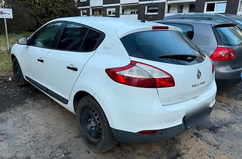Gebraucht Renault Mégane 110 PS (80 kW) 2011 Weiß Limousine