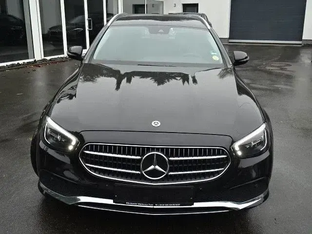 Gebraucht Mercedes E200 160 PS (117 kW) 2021 Schwarz Limousine