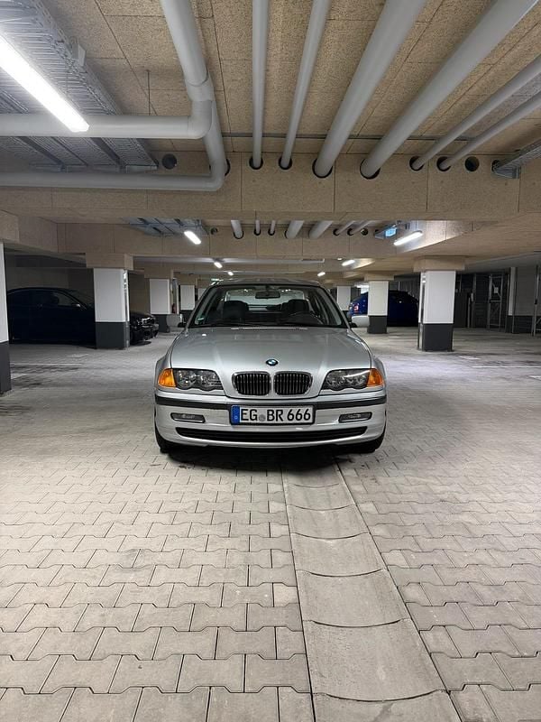 Silber Gebraucht 1998 BMW 320 Limousine | 3.500 € (Fairer Preis) - Bild 1/4