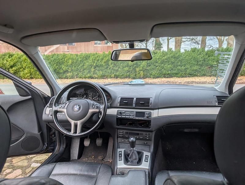 Gebraucht BMW 320 Basis 170 PS (125 kW) 2001 Blau Kombi