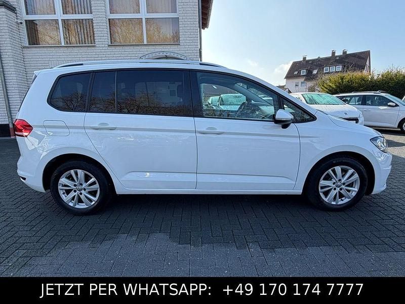 Gebraucht VW Touran Comfortline 150 PS (110 kW) 2020 Weiß Van / Kleinbus