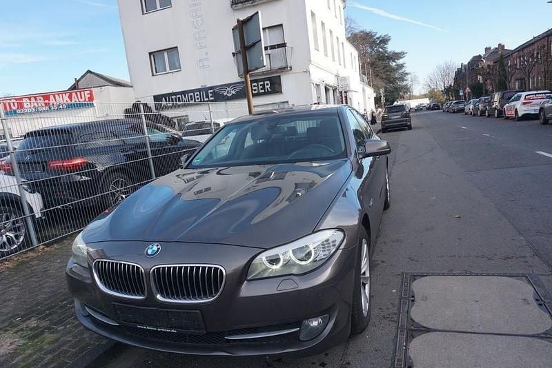 Braun Gebraucht 2013 BMW 525 Sport Line Limousine | 9.499 € (Guter Preis) - Bild 1/4