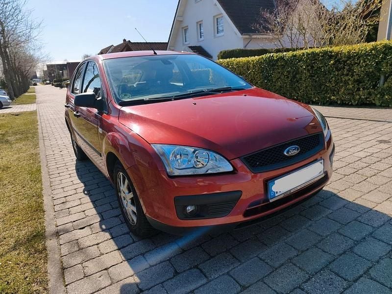 Gebraucht Ford Focus 101 PS (74 kW) 2005 Rot Limousine