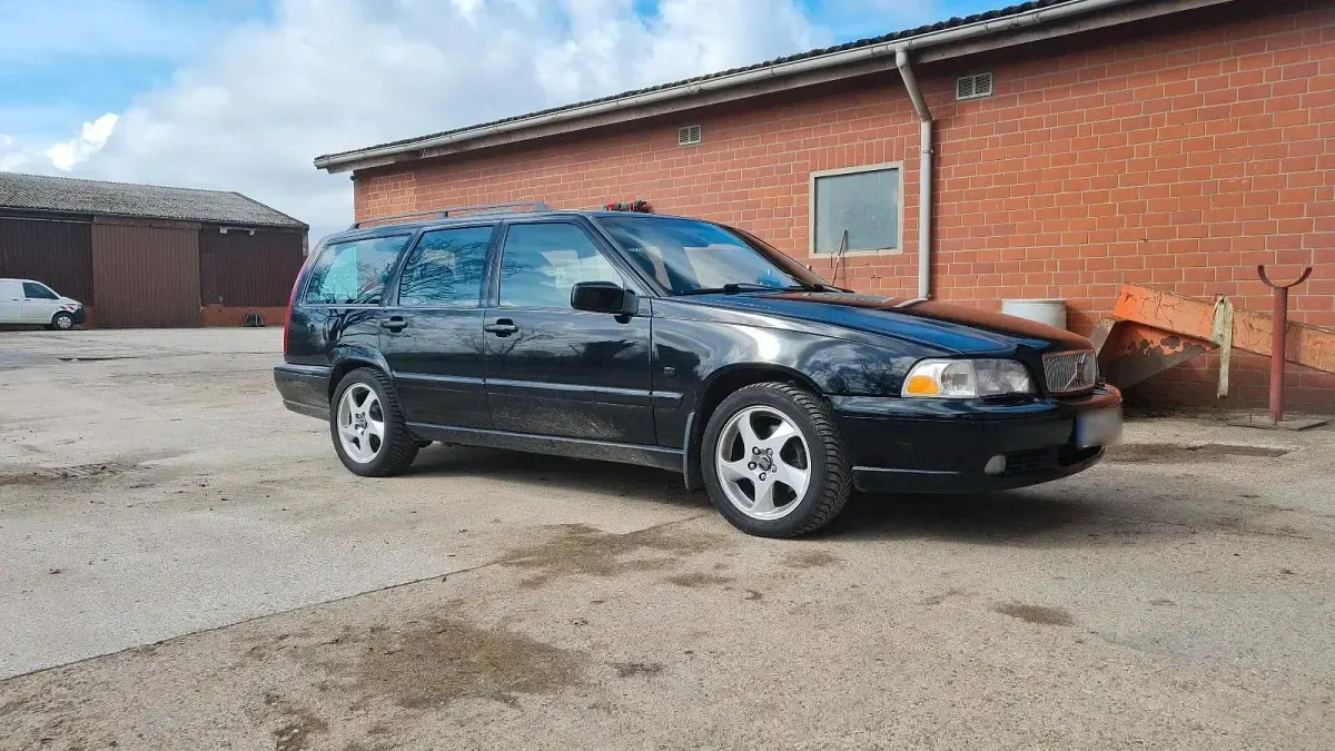 Używany Volvo V70 193 KM (141 kW) 1998 Czarny Kombi