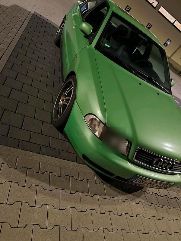 Grün Gebraucht 1998 Audi A4 Limousine | 800 € (Superpreis) - Bild 1/4